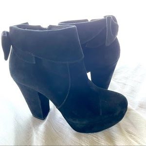 Gianni Bini Suede booties with bow accent size 7